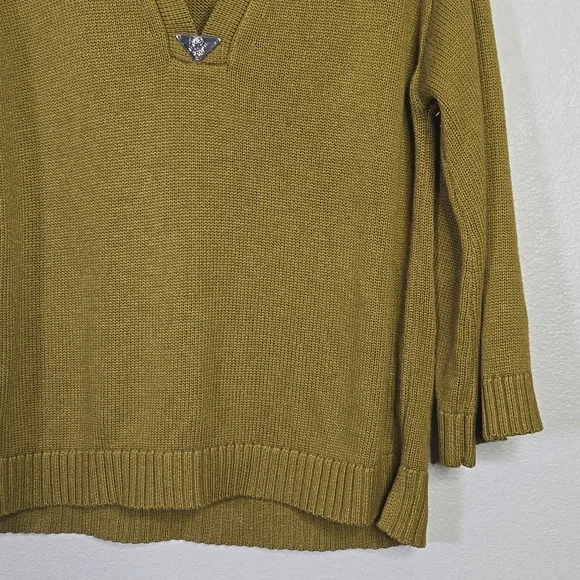 White house black market elbow sleeve v neck pullover sweater size Medium. - Picture 6 of 12